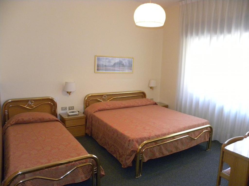 Hotel Rosengarten 帕维亚 客房 照片
